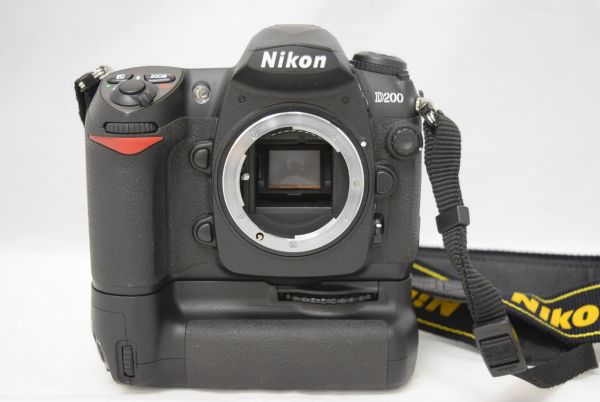 NikonニコンD200ボディー+MB-D200の買取価格 | カメラ買取市場